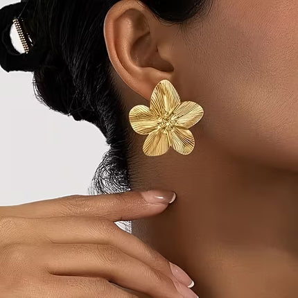 Hibiscus Gold – Boucles d’Oreilles Rétro Élégantes
