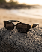 Lunettes de Soleil Rectangulaires Femme – Design Vintage Chic & Monture Fine Styliste