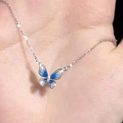 Collier délicat avec pendentif papillon bleu en argent, bijou femme élégant