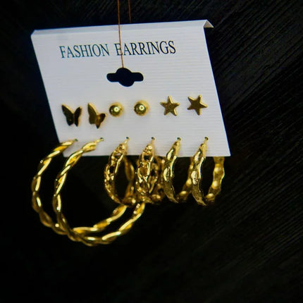 Lot de boucles d'oreilles dorées, créoles torsadées et clous motifs papillon et étoile