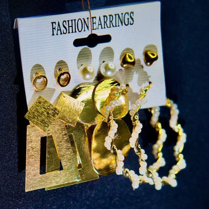 Lot de boucles d’oreilles fantaisie dorées, perles et formes géométriques élégantes