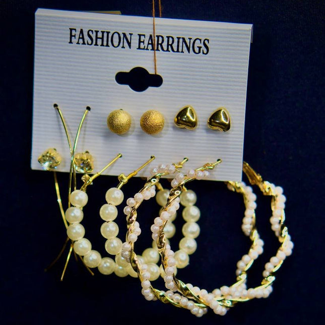 Brenda - Coffret Douceur Perlée – Boucles d’Oreilles Dorées & Perles (Lot de 6 paires)