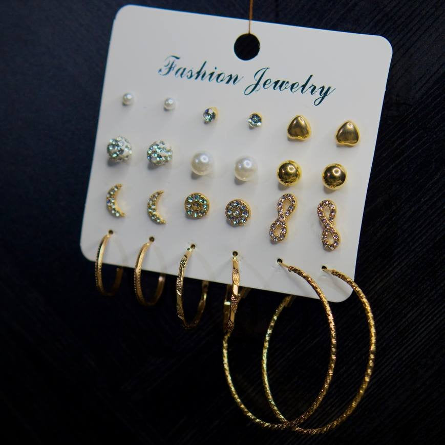 Coffret de boucles d’oreilles élégance dorée – (12 paires)