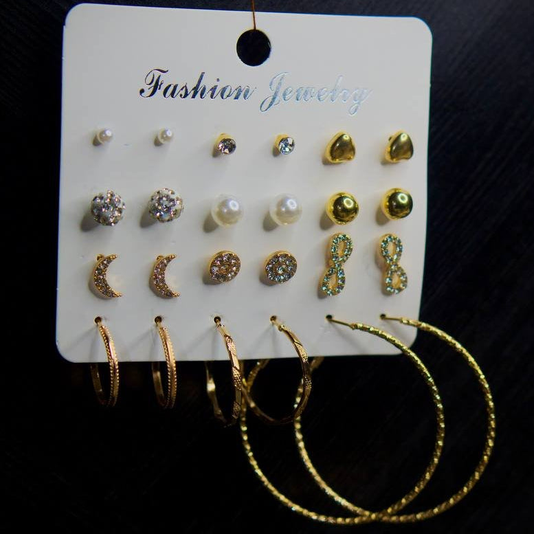 Coffret de boucles d’oreilles élégance dorée – (12 paires)