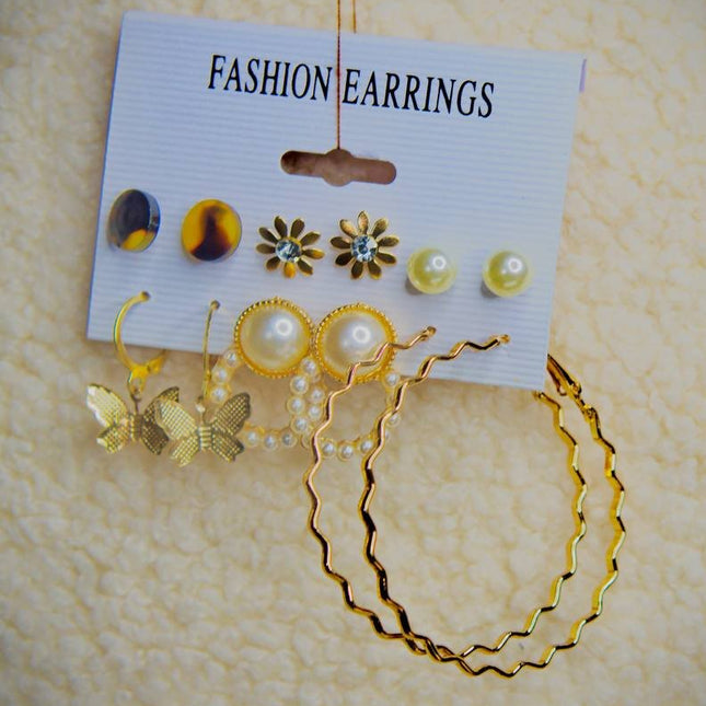 Soleil - Coffret Fleur de Perle – Boucles d’Oreilles Dorées & Détails Solaires (Lot de 6 paires)