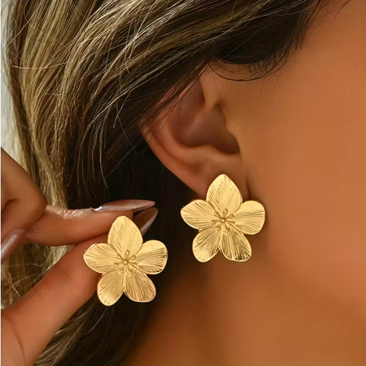 Hibiscus Gold – Boucles d’Oreilles Rétro Élégantes