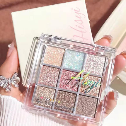 Palette de fards à paupières pailletés, neuf couleurs scintillantes, maquillage beauté femme.