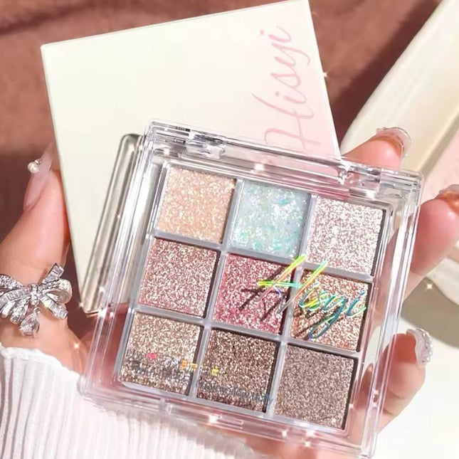 Palette de fards à paupières pailletés, neuf couleurs scintillantes, maquillage beauté femme.