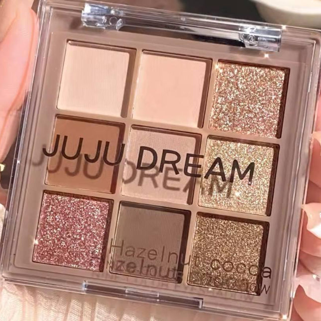 Palette de fards à paupières nude et pailletés, tons marron et doré, maquillage beauté femme