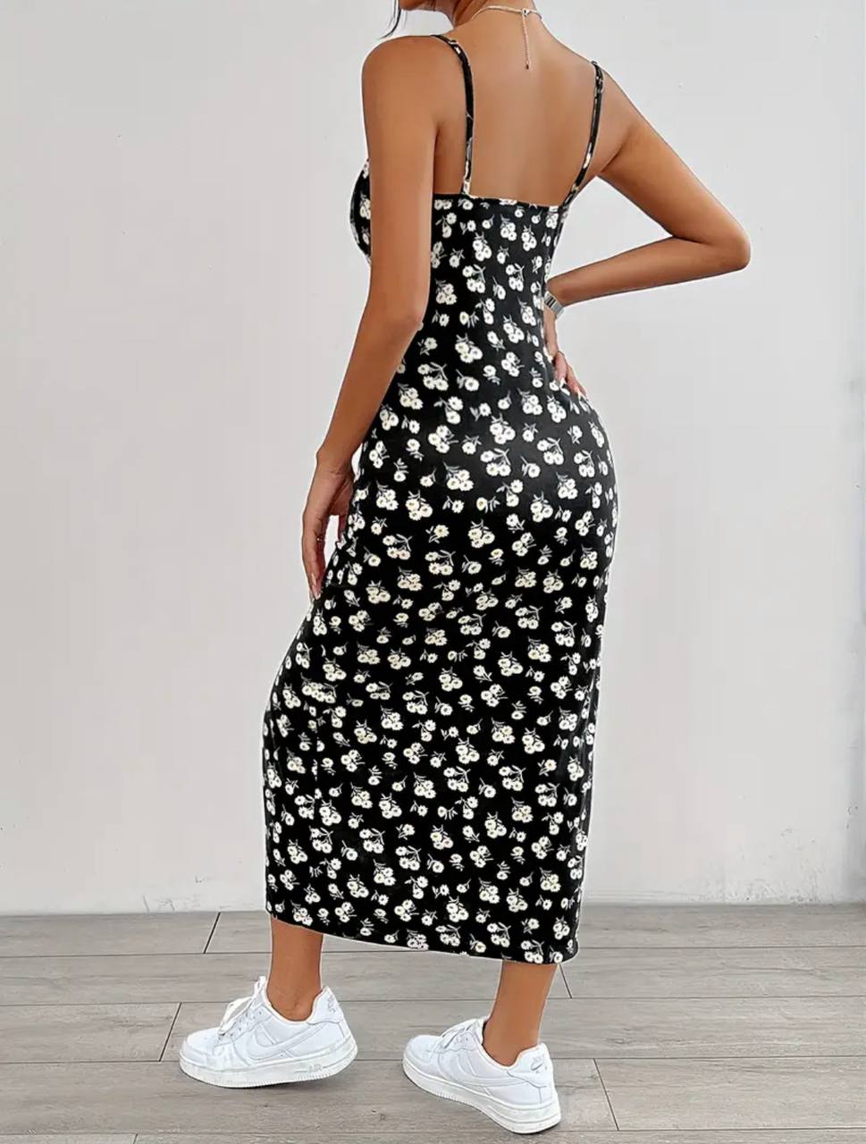 Robe Fleurie Élancée – Liberté & Séduction d’Été