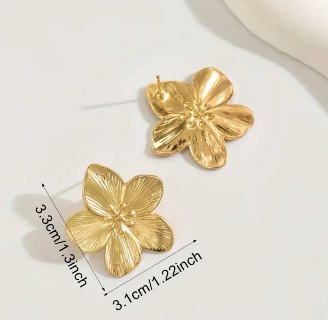 Boucles Élégance Florale – Raffinement Doré & Féminité Naturelle