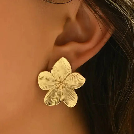 Boucles Élégance Florale – Raffinement Doré & Féminité Naturelle