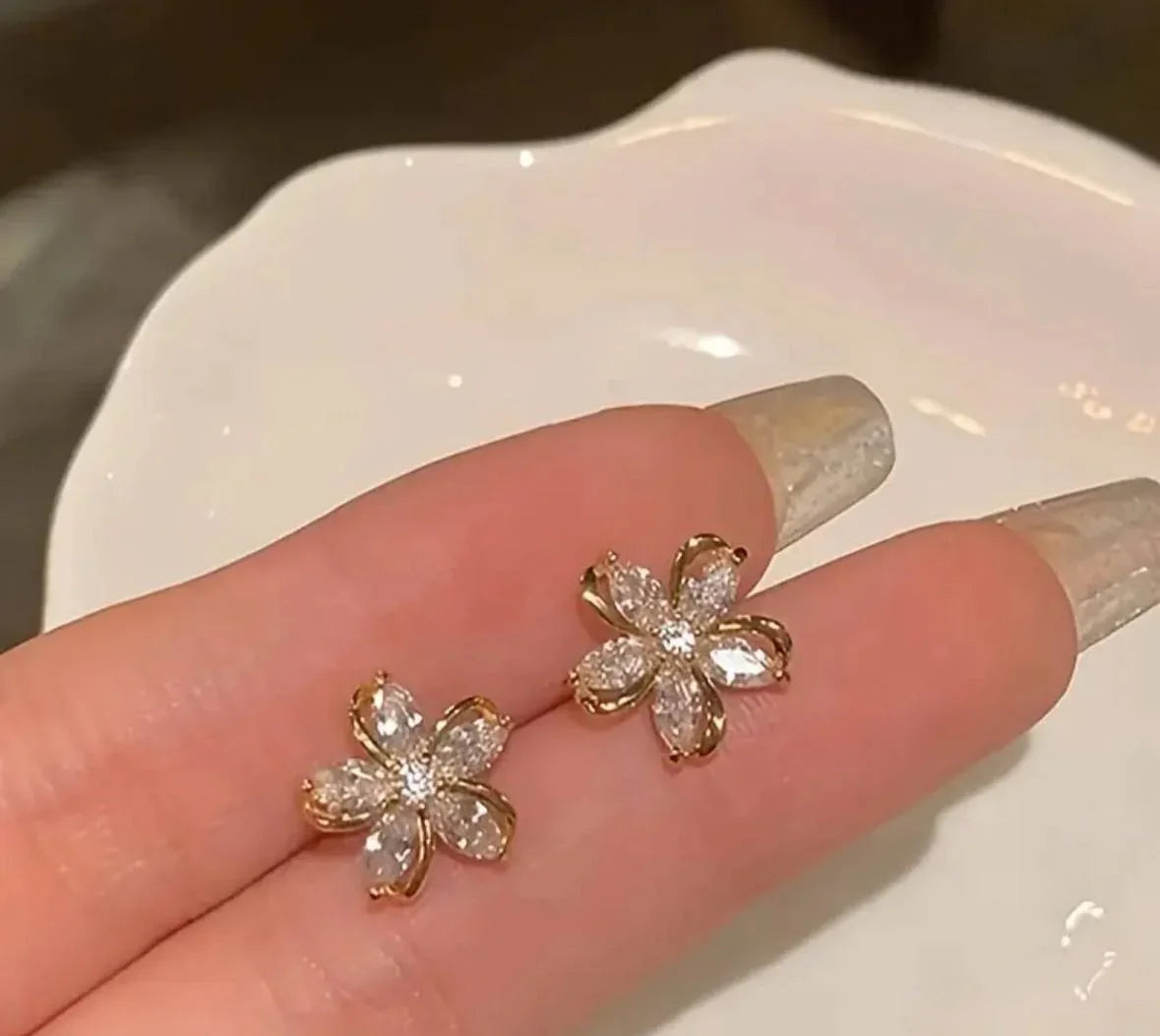 Boucles Fleur de Lumière – Élégance Dorée & Éclat Intemporel