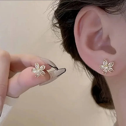 Boucles Fleur de Lumière – Élégance Dorée & Éclat Intemporel