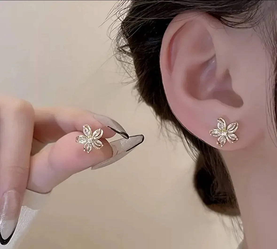 Boucles Fleur de Lumière – Élégance Dorée & Éclat Intemporel