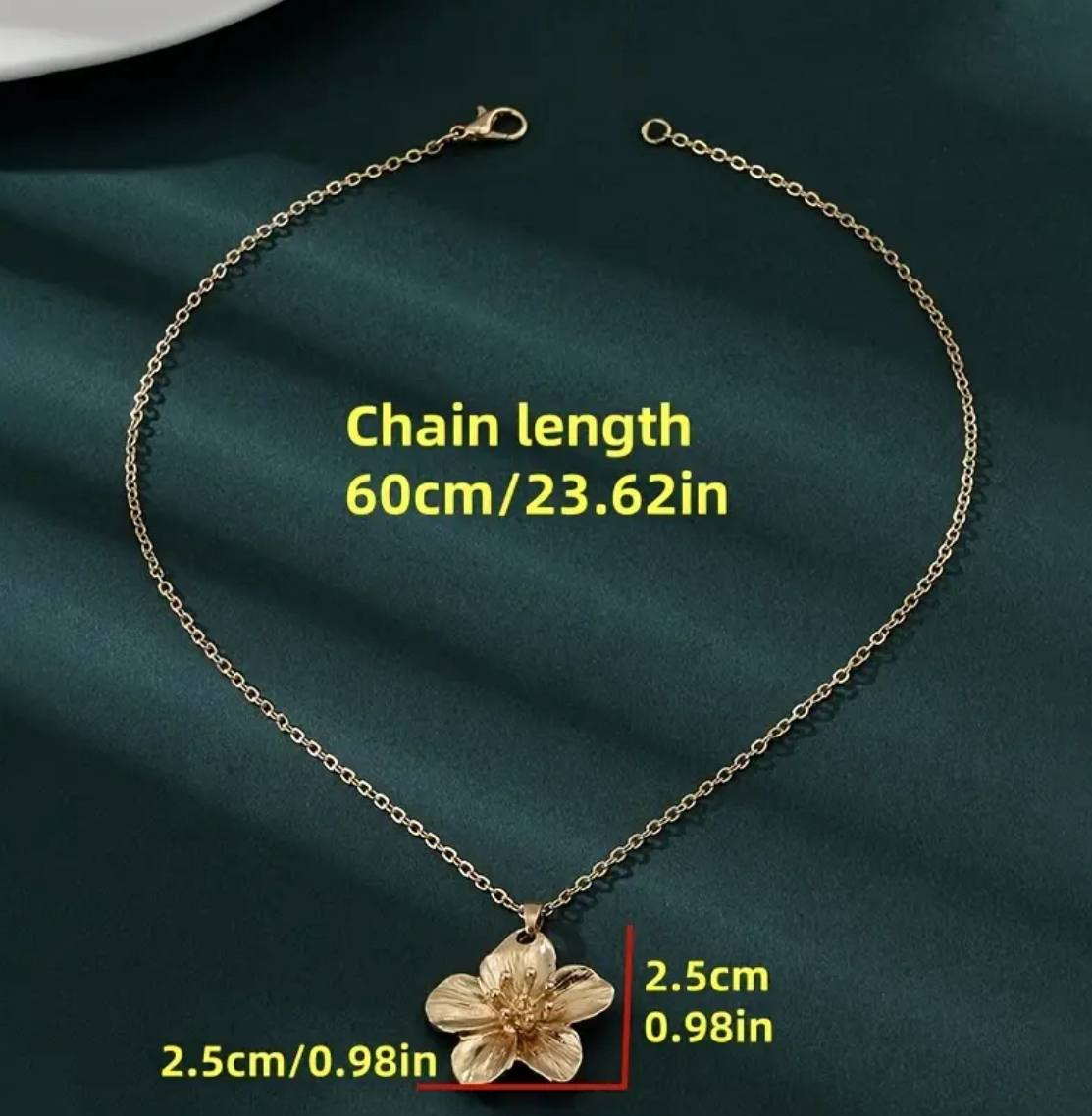 Collier Éclat Floral – Élégance Dorée & Féminité Raffinée