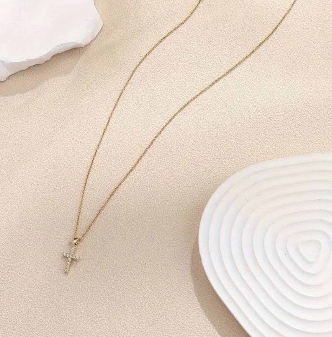 Collier Croix Lumière – Force Intérieure & Éclat Féminin