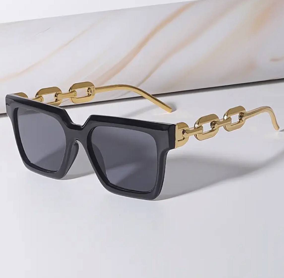 Lunettes Rétro Chic – Style Vintage & Chaîne Creuse Élégante