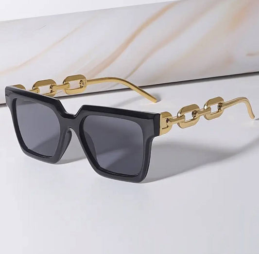 Lunettes Rétro Chic – Style Vintage & Chaîne Creuse Élégante