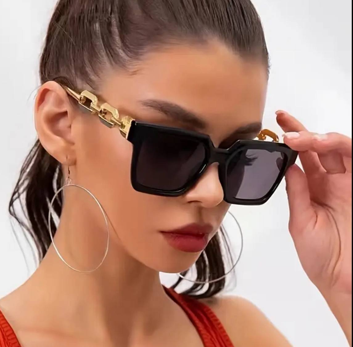 Lunettes Rétro Chic – Style Vintage & Chaîne Creuse Élégante